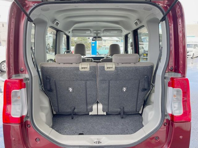 ���i�̂���������ʋ΁A���}���ɏ\���ȉ׎��X�y�[�X���m�ۂ��Ă���܂��B�Z�J���h�V�[�g��|���ƁA�傫�ȉו��̐ύڂ��\�ł���