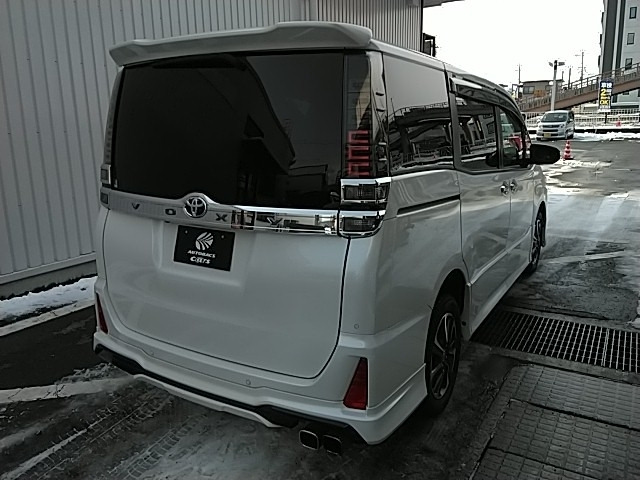 ヴォクシー2.0 ZS 煌III 4WD