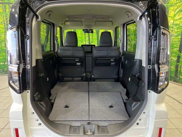 ���i�̂���������ʋ΁A���}���ɏ\���ȉ׎��X�y�[�X���m�ۂ��Ă���܂��B�Z�J���h�V�[�g��|���ƁA�傫�ȉו��̐ύڂ��\�ł���