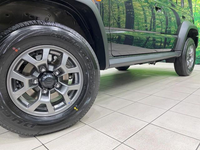 �y����15�C���`�A���~�z�C�[���z�O�ςɃ}�b�`���������A���~�z�C�[���𑕒����Ă���܂��B�e��ЊO�A���~�z�C�[����A�X�^�b�h���X�^�C�����戵�����Ă���܂��B���񂲑��k����������