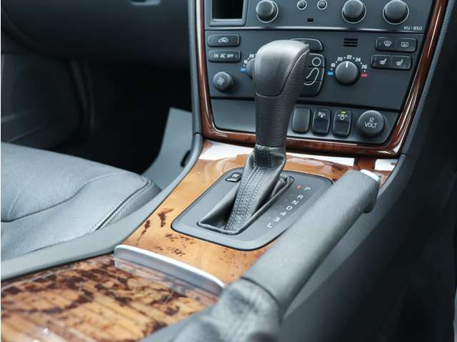 �yLAGOM with VOLVO �{���{�̂���A���傤�ǂ�����炵�B�z�������R�N�X���́A����ȃ{���{���C�t�𖖉i���T�|�[�g���Ă����܂��B