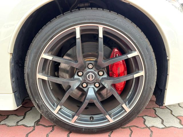 �y����19�C���`�A���~�z�C�[���z�O�ςɃ}�b�`���������A���~�z�C�[���𑕒����Ă���܂��B�e��ЊO�A���~�z�C�[����A�X�^�b�h���X�^�C�����戵�����Ă���܂��B���񂲑��k����������