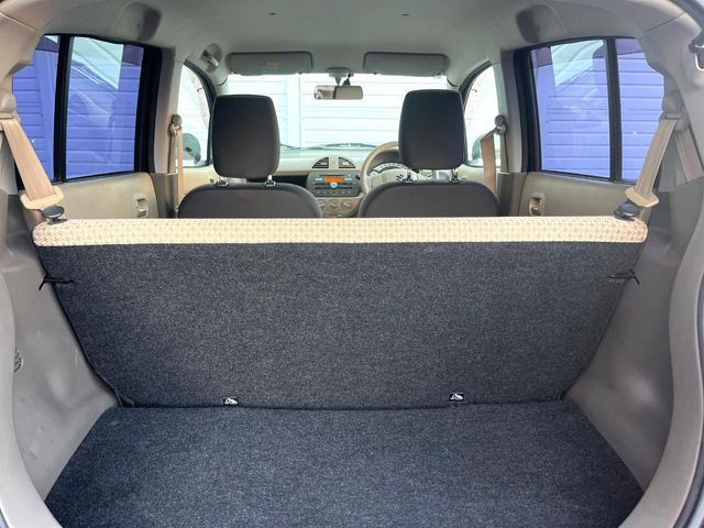 ���i�̂���������ʋ΁A���}���ɏ\���ȉ׎��X�y�[�X���m�ۂ��Ă���܂��B�Z�J���h�V�[�g��|���ƁA�傫�ȉו��̐ύڂ��\�ł���