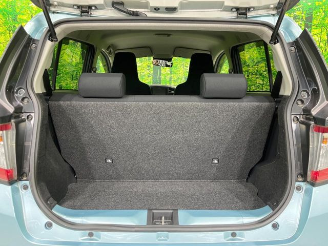 ���i�̂���������ʋ΁A���}���ɏ\���ȉ׎��X�y�[�X���m�ۂ��Ă���܂��B�Z�J���h�V�[�g��|���ƁA�傫�ȉו��̐ύڂ��\�ł���