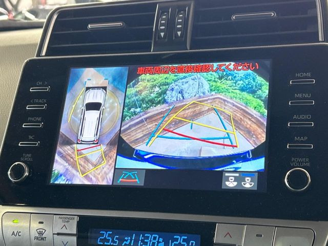 【パノラミックビューモニター】専用のカメラにより、上から見下ろしたような視点で360度クルマの周囲を確認することができます☆死角部分も確認しやすく、狭い場所での切り返しや駐車もスムーズに行えます。