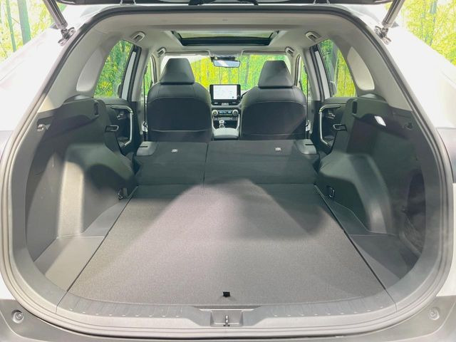 後席を格納すると、これだけの広さが!シーンに合わせたシートアレンジで、大きな荷物も積むことが出来ます♪