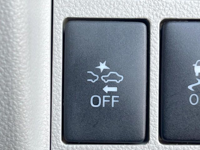 【スマートアシスト】走行中に前方の車両等を認識し、衝突しそうな時は警報とブレーキで衝突回避と被害軽減をアシスト。より安全にドライブをお楽しみいただけます。