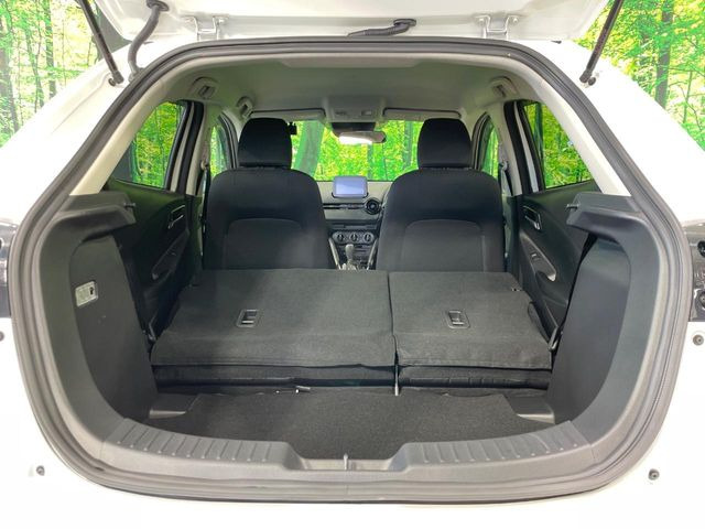 ���i�̂���������ʋ΁A���}���ɏ\���ȉ׎��X�y�[�X���m�ۂ��Ă���܂��B�Z�J���h�V�[�g��|���ƁA�傫�ȉו��̐ύڂ��\�ł���