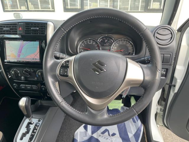 �y�����v�����X�e�A�����O�z�㎿�Ȋv���g�p���邱�ƂŁA��ɂ����������݂ƂĂ��^�]���₷���n���h���ł���