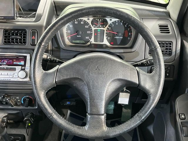 �y�����v�����X�e�A�����O�z�㎿�Ȋv���g�p���邱�ƂŁA��ɂ����������݂ƂĂ��^�]���₷���n���h���ł���