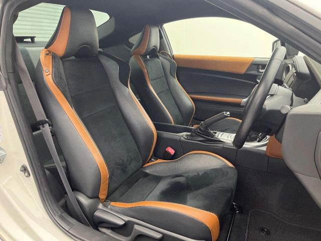 �y�n�[�t���U�[�V�[�g�z�������ƍ���S�n�𗼗������l�C�̃V�[�g���w�ʁE���ʂ̃t�@�u���b�N�f�ނ́A�ʋC���̗ǂ��⊊��ɂ����ɗD��Ă��܂��B�C���╞���ɍ��E���ꂸ���K�ɂ���肢�������܂��B