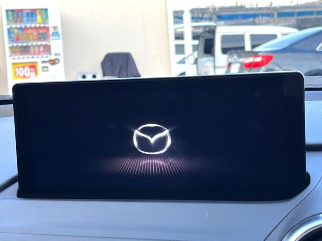 �y8.8�}�c�_�R�l�N�g�z�ԓ��̕��͋C�Ƀ}�b�`������̌^�^�C�v�̃f�B�X�v���C�B�e����q�ݒ��Bluetooth�Đ����A�l�X�ȋ@�\���y���߂܂��B��pSD�J�[�h�̂��w���ŁA�i�r�@�\���g�p�o���܂��B