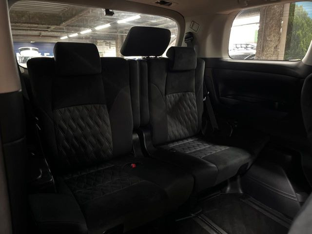 3列目シートはもちろん状態良好☆大人でもゆったりと座って頂けますので、大人数でのお出かけもラクラクです♪ご家族で、気の知れた仲間で、ドライブに行くのが楽しみですね♪