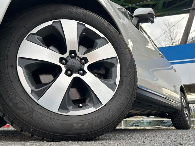 �y����17�C���`�A���~�z�C�[���z�O�ςɃ}�b�`���������A���~�z�C�[���𑕒����Ă���܂��B�e��ЊO�A���~�z�C�[����A�X�^�b�h���X�^�C�����戵�����Ă���܂��B���񂲑��k����������