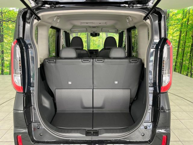 ���i�̂���������ʋ΁A���}���ɏ\���ȉ׎��X�y�[�X���m�ۂ��Ă���܂��B�Z�J���h�V�[�g��|���ƁA�傫�ȉו��̐ύڂ��\�ł���