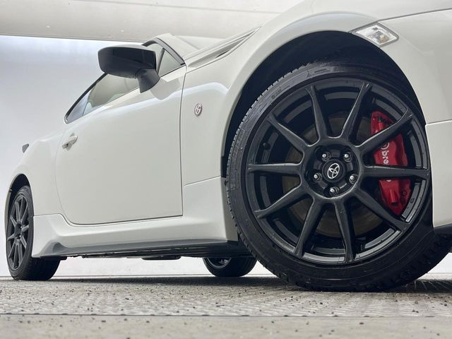 �y����17�C���`�A���~�z�C�[���z�O�ςɃ}�b�`���������A���~�z�C�[���𑕒����Ă���܂��B�e��ЊO�A���~�z�C�[����A�X�^�b�h���X�^�C�����戵�����Ă���܂��B���񂲑��k����������