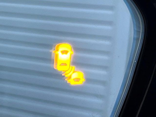 �y�u���C���h�X�|�b�g�C���t�H���[�V�����z���s���A�h�A�~���[�̎��p�ɂȂ�₷���ӏ��Ɍ㑱�Ԃ��ڋ߂���ƃT�C�h�~���[�t�߂Ɍx����\���A�h���C�o�[�ɒ��ӊ��N�����Ă���܂��B