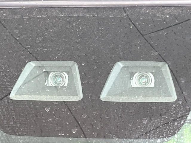 �y�X�}�[�g�A�V�X�g�z���s���ɑO���̎ԗ�����F�����A�Փ˂������Ȏ��͌x��ƃu���[�L�ŏՓˉ���Ɣ�Q�y�����A�V�X�g�B�����S�Ƀh���C�u�����y���݂��������܂��B