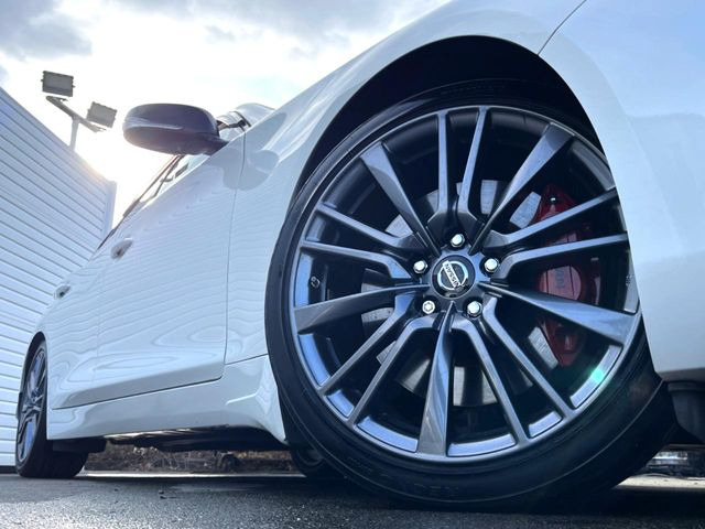 �y����19�C���`�A���~�z�C�[���z�O�ςɃ}�b�`���������A���~�z�C�[���𑕒����Ă���܂��B�e��ЊO�A���~�z�C�[����A�X�^�b�h���X�^�C�����戵�����Ă���܂��B���񂲑��k����������