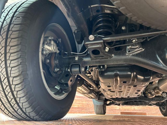 お車を安心してお乗りいただく為には、足回りの定期点検が欠かせません。サービスサポート(有償保証)では無料点検もご提供しており、安心のカーライフをお過ごしいただけるサポート体制が整っています。