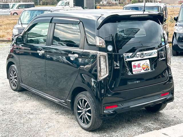 ���X�ł͌y�����Ԃ��畁�ʎԂ܂ŕ��L���I�[�����[�J�[�̎Ԏ�E�F�E�O���[�h��L�x�ɑ����Ă���܂��B