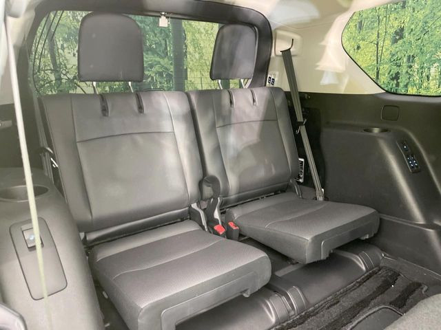 3列目シートはもちろん状態良好☆大人でもゆったりと座って頂けますので、大人数でのお出かけもラクラクです♪ご家族で、気の知れた仲間で、ドライブに行くのが楽しみですね♪