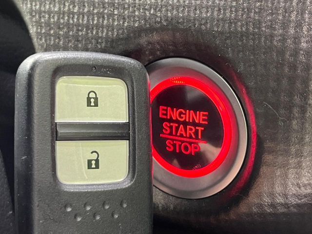 �yHonda�X�}�[�g�L�[�z�J�o����|�P�b�g�ɓ��ꂽ�܂܂ł��h�A�̎{���E�������\�ȃX�}�[�g�L�[�𑕔��B�G���W���̃I���E�I�t�����J�M�����o���K�v����������Ƃ��Ă��֗��ł���