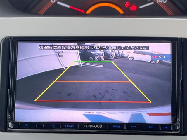 【バックカメラ】駐車時に後方がリアルタイム映像で確認できます。大型商業施設や立体駐車場での駐車時や、夜間のバック時に大活躍!運転スキルに関わらず、今や必須となった装備のひとつです!