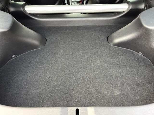 ���i�̂���������ʋ΁A���}���ɏ\���ȉ׎��X�y�[�X���m�ۂ��Ă���܂��B