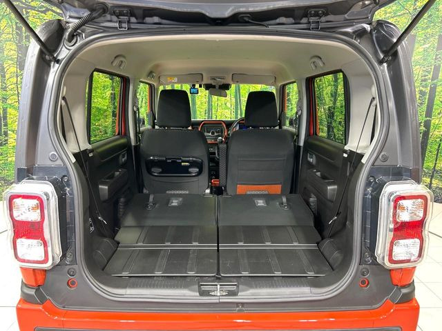 ���i�̂���������ʋ΁A���}���ɏ\���ȉ׎��X�y�[�X���m�ۂ��Ă���܂��B�Z�J���h�V�[�g��|���ƁA�傫�ȉו��̐ύڂ��\�ł���