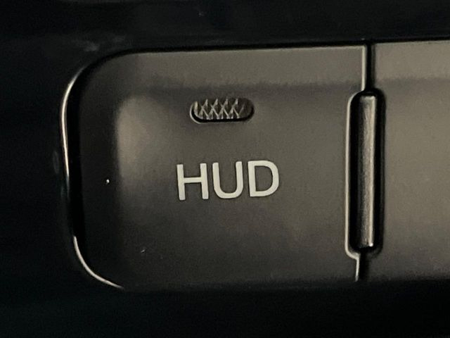 �y�w�b�h�A�b�v�f�B�X�v���C�z���݂̑��x�⑖�s�����f�W�^���\���ŉ^�]�ȑO���̃K���X�ɓ��e!�^�]���A�ڐ������炳���K�v�ȏ����m�F�ł���̂łƂ��Ă��֗��ň��S!