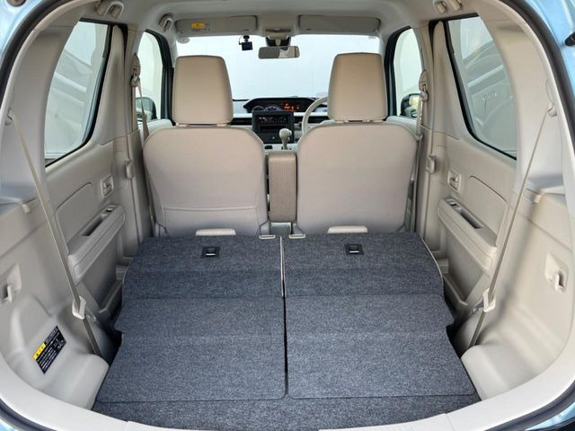 ���i�̂���������ʋ΁A���}���ɏ\���ȉ׎��X�y�[�X���m�ۂ��Ă���܂��B�Z�J���h�V�[�g��|���ƁA�傫�ȉו��̐ύڂ��\�ł���