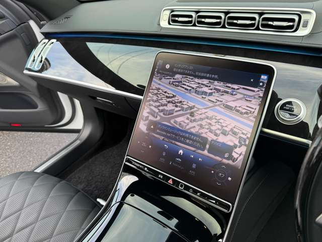 �p�t���[���A�g�}�C�U�[(�O���[�u�{�b�N�X�̒��Ɍ�����܂�)�E64�F�A���r�G���g���C�g�E�E�b�h�p�l���C���e���A�E�u�����X�^�[�T�E���h�B