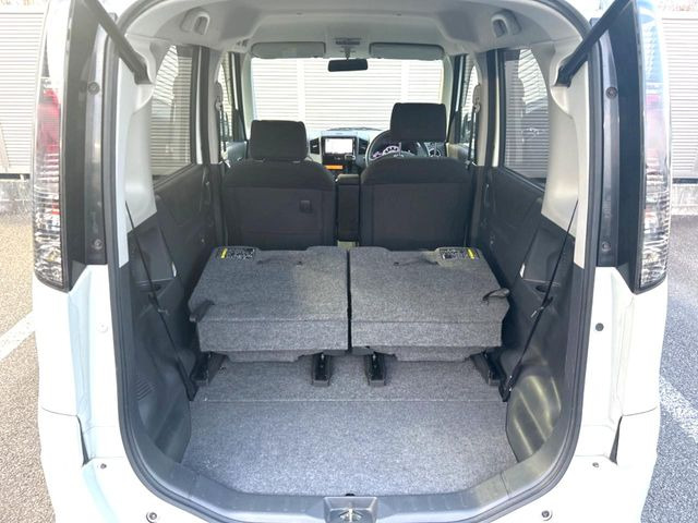 ���i�̂���������ʋ΁A���}���ɏ\���ȉ׎��X�y�[�X���m�ۂ��Ă���܂��B�Z�J���h�V�[�g��|���ƁA�傫�ȉו��̐ύڂ��\�ł���