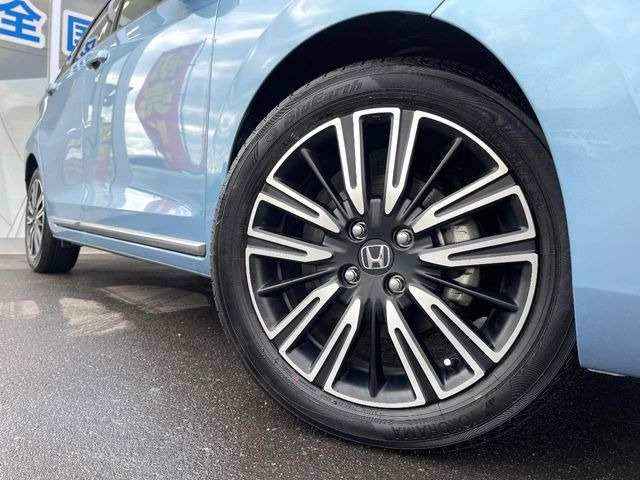 �y�����A���~�z�C�[���z�O�ςɃ}�b�`���������A���~�z�C�[���𑕒����Ă���܂��B�e��ЊO�A���~�z�C�[����A�X�^�b�h���X�^�C�����戵�����Ă���܂��B���񂲑��k����������