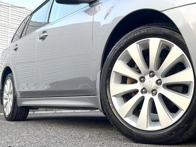 �y�����A���~�z�C�[���z�O�ςɃ}�b�`���������A���~�z�C�[���𑕒����Ă���܂��B�e��ЊO�A���~�z�C�[����A�X�^�b�h���X�^�C�����戵�����Ă���܂��B���񂲑��k����������