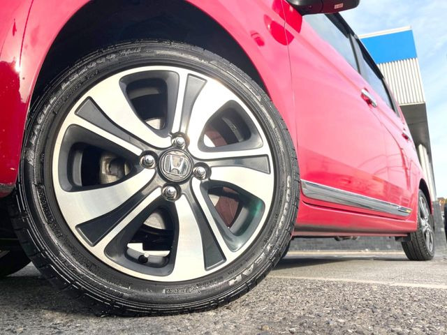 �y����15�C���`�A���~�z�C�[���z�O�ςɃ}�b�`���������A���~�z�C�[���𑕒����Ă���܂��B�e��ЊO�A���~�z�C�[����A�X�^�b�h���X�^�C�����戵�����Ă���܂��B���񂲑��k����������