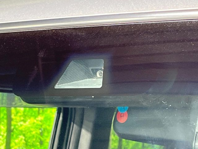 �y�z���_�Z���V���O�z���s���ɑO���̎ԗ�����F�����A�Փ˂������Ȏ��͌x��ƃu���[�L�ŏՓˉ���Ɣ�Q�y�����A�V�X�g�B�����S�Ƀh���C�u�����y���݂��������܂��B