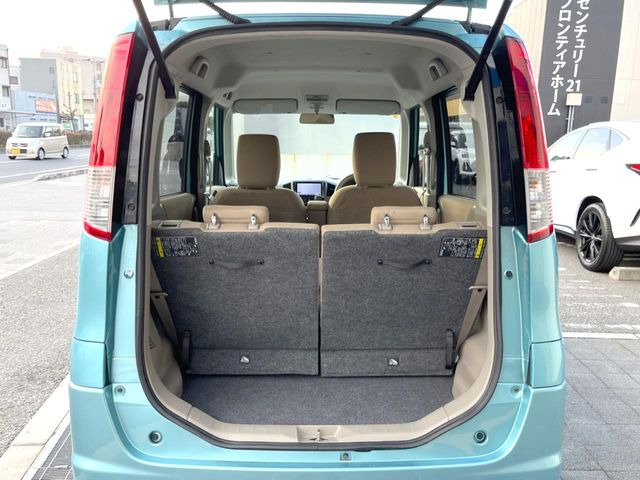 ���i�̂���������ʋ΁A���}���ɏ\���ȉ׎��X�y�[�X���m�ۂ��Ă���܂��B�Z�J���h�V�[�g��|���ƁA�傫�ȉו��̐ύڂ��\�ł���