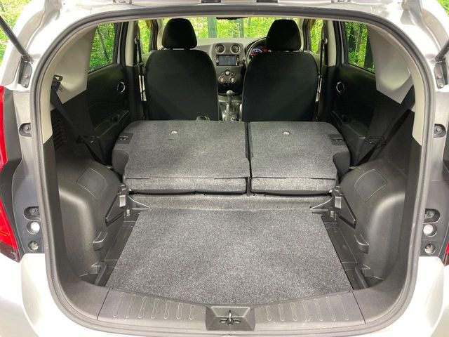 ���i�̂���������ʋ΁A���}���ɏ\���ȉ׎��X�y�[�X���m�ۂ��Ă���܂��B�Z�J���h�V�[�g��|���ƁA�傫�ȉו��̐ύڂ��\�ł���