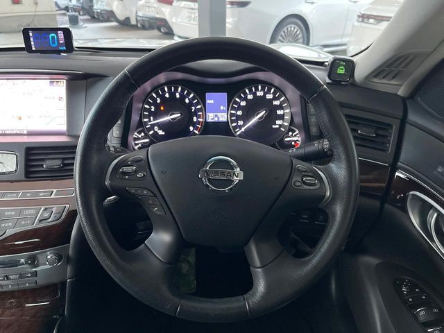 �y�����v�����X�e�A�����O�z�㎿�Ȋv���g�p���邱�ƂŁA��ɂ����������݂ƂĂ��^�]���₷���n���h���ł���