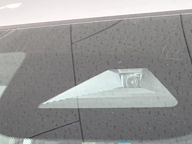 �y�z���_�Z���V���O�z���s���ɑO���̎ԗ�����F�����A�Փ˂������Ȏ��͌x��ƃu���[�L�ŏՓˉ���Ɣ�Q�y�����A�V�X�g�B�����S�Ƀh���C�u�����y���݂��������܂��B