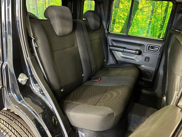 ���i���ȃI���W�i���t���A�}�b�g���I�v�V�����ɂĂ��p�ӂ��Ă���܂��B���D���ȃf�U�C����J���[�����Ԃɍ��킹�đI��ł����������Ƃ��ł��܂���