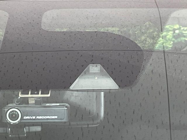 �y�C���e���W�F���g�G�}�[�W�F���V�[�u���[�L�z�t�����g�J�����őO���̎ԗ�����s�҂����m�B�Փ˂������Ȏ��͏Փ˔�Q�y���u���[�L���쓮�A�Փˉ�����T�|�[�g�B�����S�Ƀh���C�u�����y���݂��������܂��B