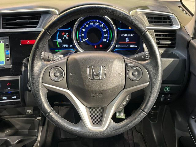 �y�����v�����X�e�A�����O�z�㎿�Ȋv���g�p���邱�ƂŁA��ɂ����������݂ƂĂ��^�]���₷���n���h���ł���