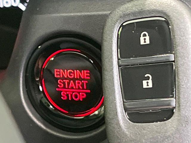 �yHonda�X�}�[�g�L�[�z�J�o����|�P�b�g�ɓ��ꂽ�܂܂ł��h�A�̎{���E�������\�ȃX�}�[�g�L�[�𑕔��B�G���W���̃I���E�I�t�����J�M�����o���K�v����������Ƃ��Ă��֗��ł���