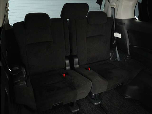 サードシートも広々とした空間をご用意しております!シートアレンジにて、快適スペースを作ることも可能となっております!アレンジパターンも豊富で、様々なシーンにご利用いただけます!