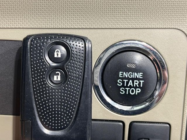 �y�L�[�t���[�V�X�e���z�J�o����|�P�b�g�ɓ��ꂽ�܂܂ł��h�A�̎{���E�������\�ȃX�}�[�g�L�[�𑕔��B�G���W���̃I���E�I�t�����J�M�����o���K�v����������Ƃ��Ă��֗��ł���