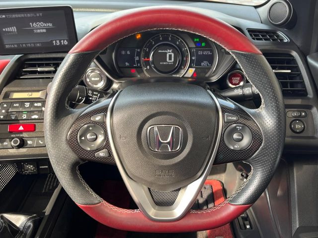 �y�����v�����X�e�A�����O�z�㎿�Ȋv���g�p���邱�ƂŁA��ɂ����������݂ƂĂ��^�]���₷���n���h���ł���