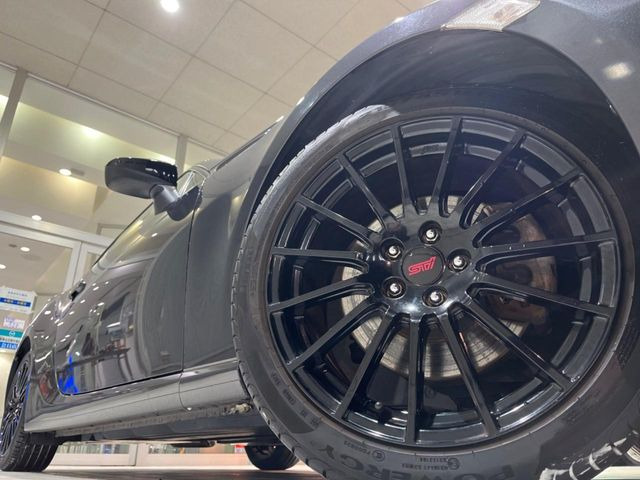 �y����17�C���`�A���~�z�C�[���z�O�ςɃ}�b�`���������A���~�z�C�[���𑕒����Ă���܂��B�e��ЊO�A���~�z�C�[����A�X�^�b�h���X�^�C�����戵�����Ă���܂��B���񂲑��k����������